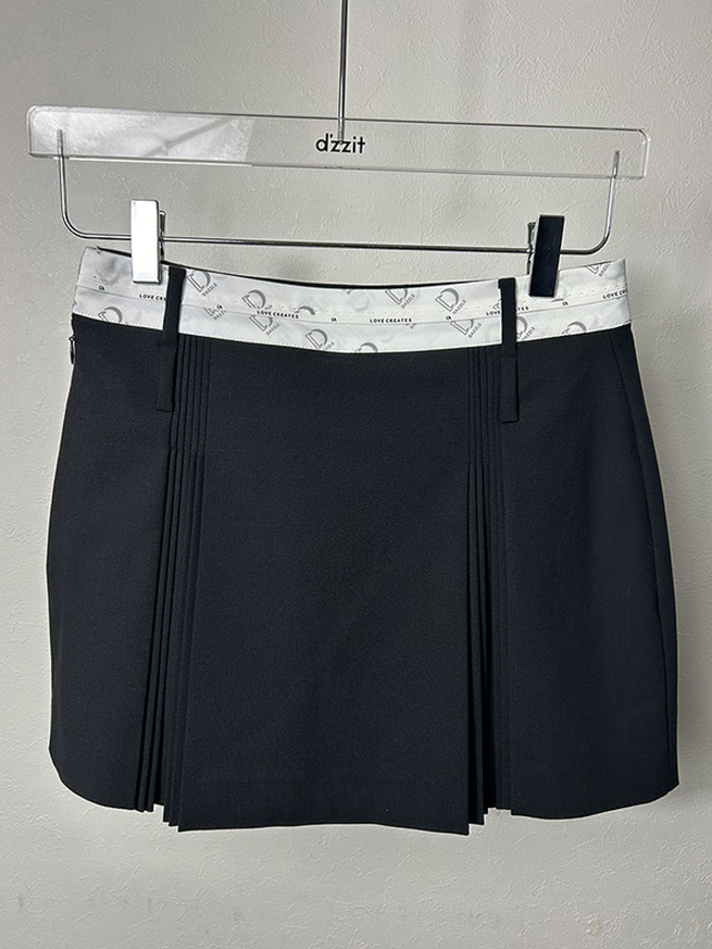 Bi-Color Waist Tape Tuck Design Short Pants