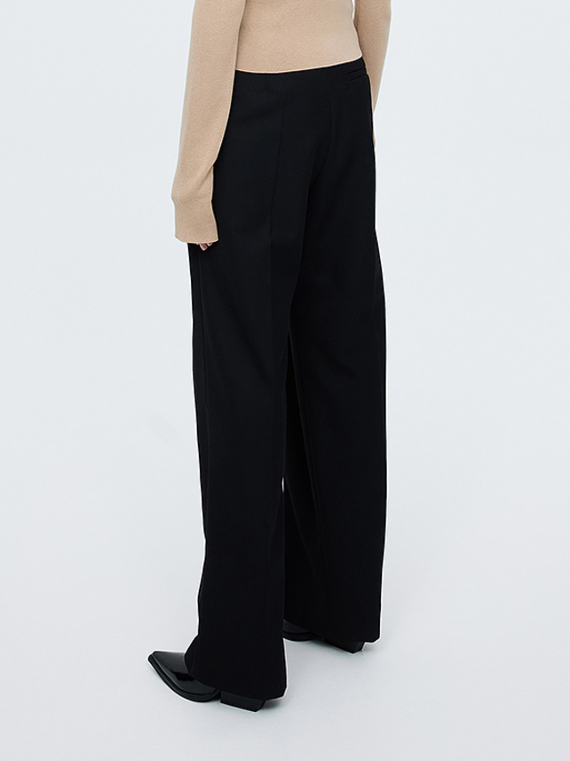 Line Tuck Pants