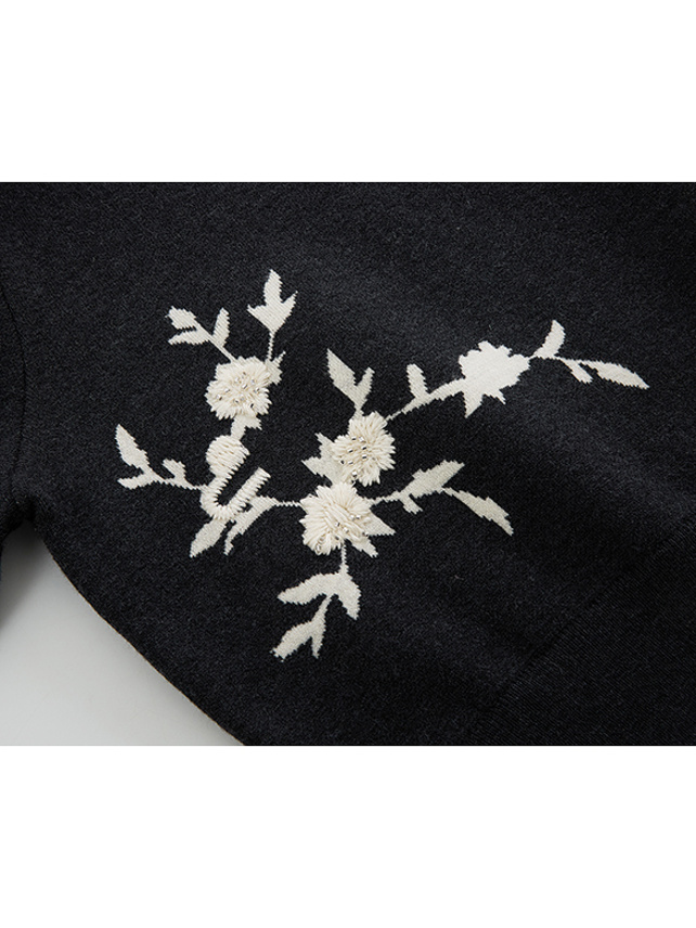 Embroidery Flower Design Knit Short Hoodie